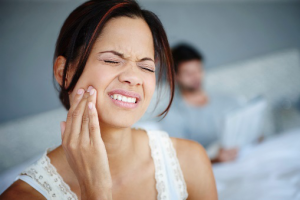 woman with toothache