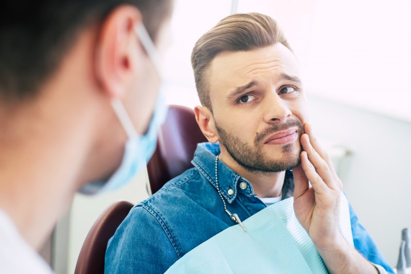 Patient visiting dentist about oral pain from cracked teeth